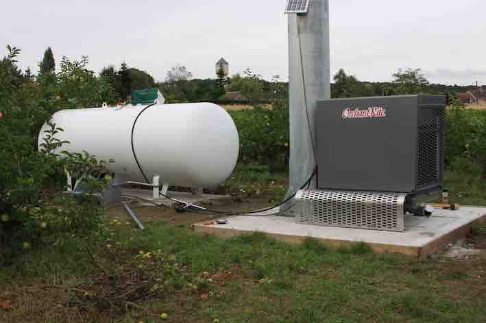Engine and tank